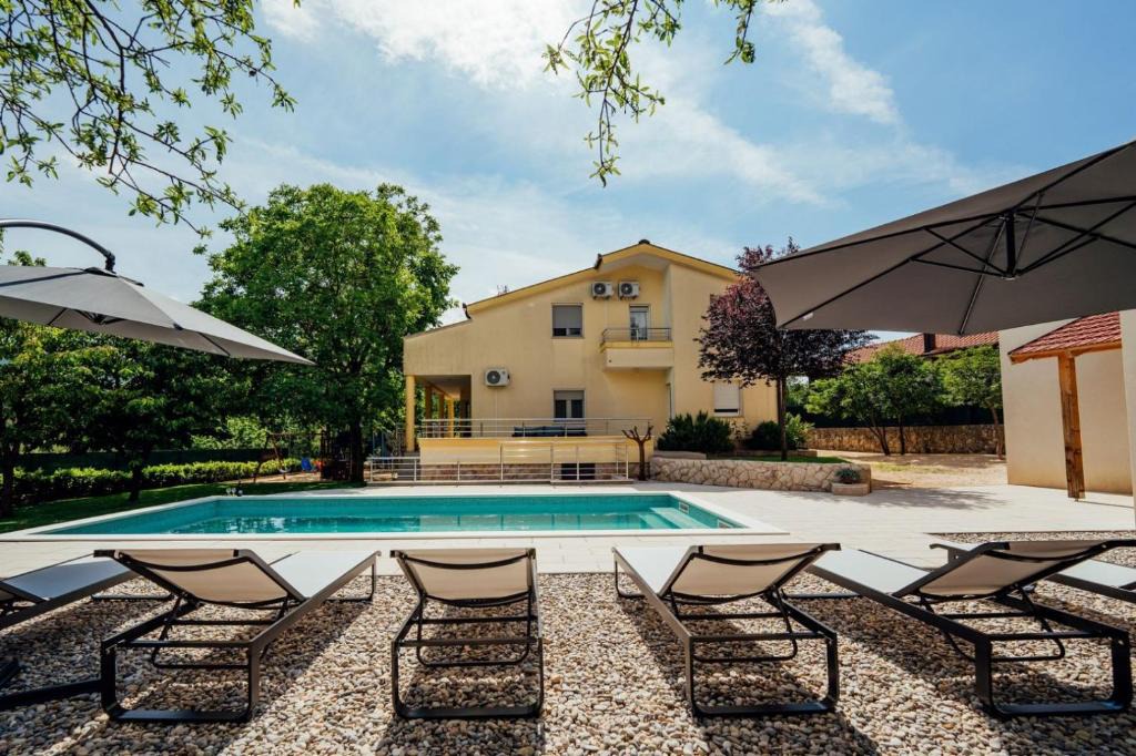 Podbablje Villa | Villa Terra Roca - Private pool, peaceful natural setting, easy access from Split