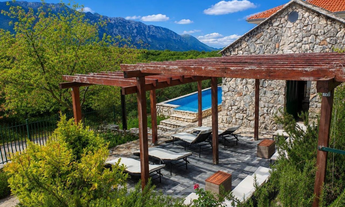 Zagvozd Apartment | Villa Toma Zagvozd with a pool - Apartment Maslina