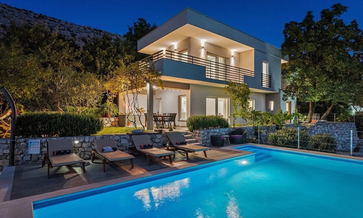 Gornje Sitno Villa | Villa UP with panoramic views of the sea, a heated 33 sqm Swimming pool, a Softub Whirlpool, Playground