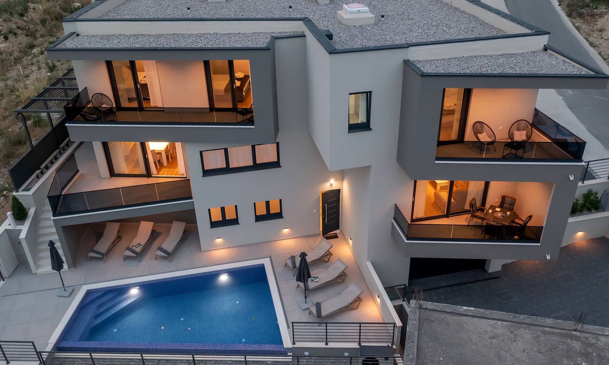 Veliko Brdo Villa | Villa VIP with heaed swimming pool and 4 Bedrooms, Several terraces with seaview