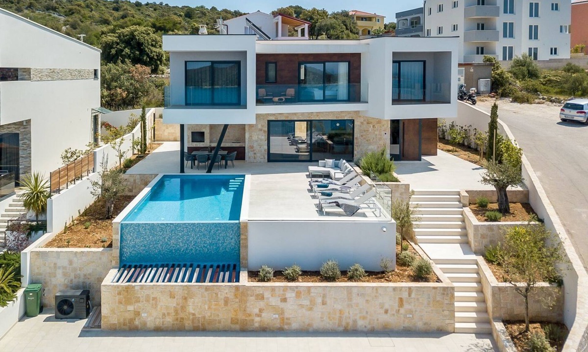 Razanj Villa | Villa Visa - Three Bedroom Villa, Sleeps 8