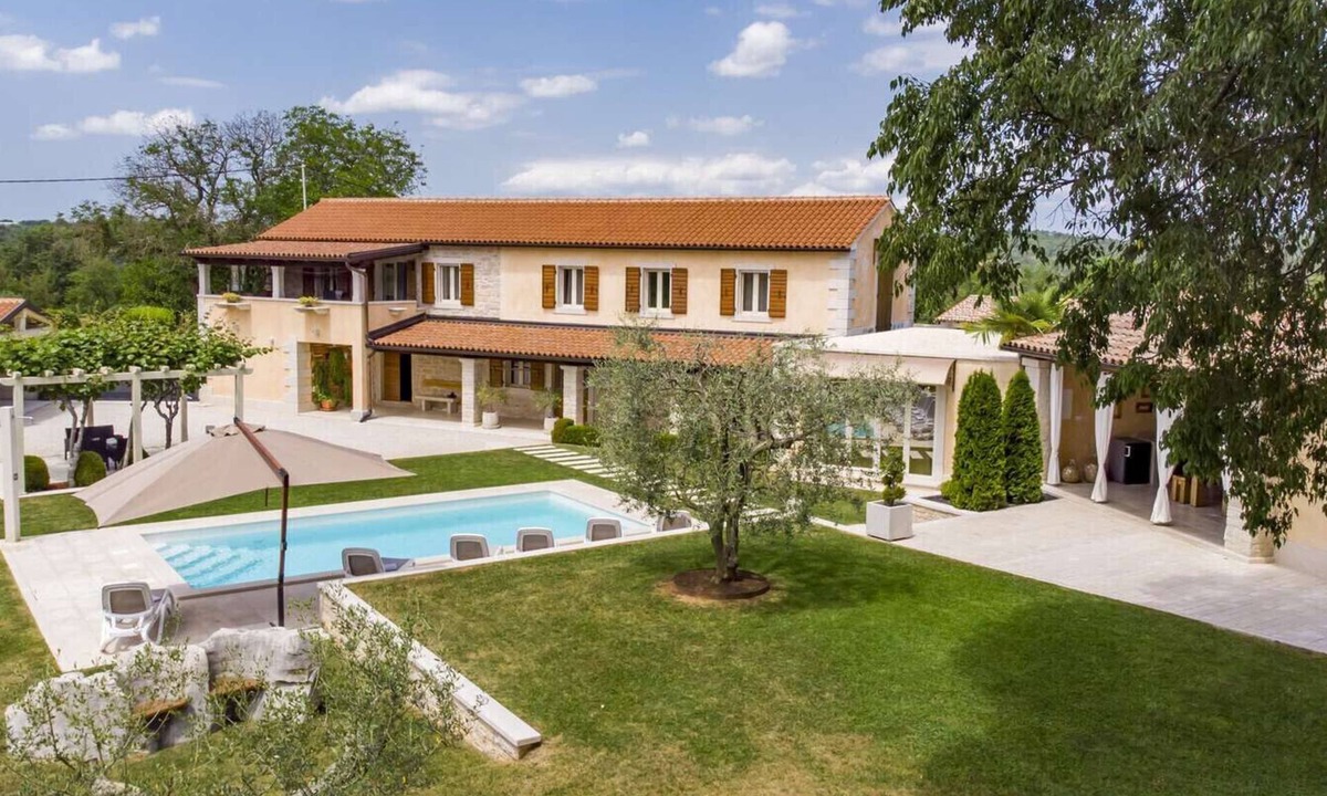 Beram Villa | Villa Viscum in Central Istria for 8 persons with large garden - pet friendly
