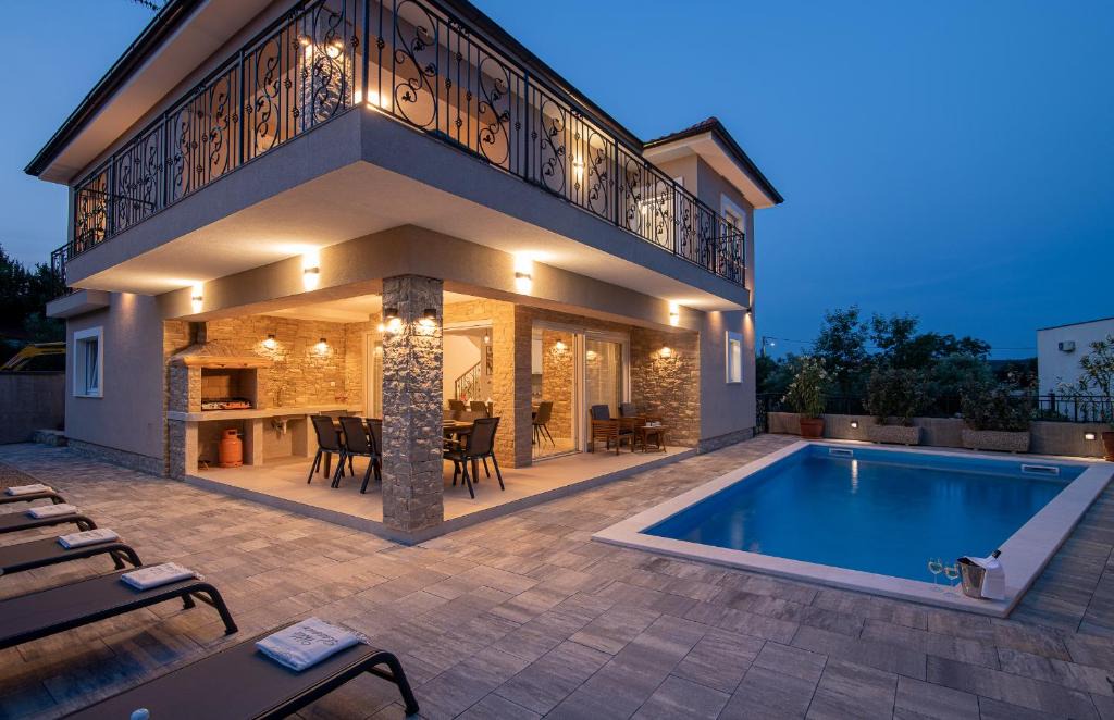 Linardici Villa | Villa with nice pool, luxuriously furnished, quiet area - by TRAVELER tourist agency Krk ID2389