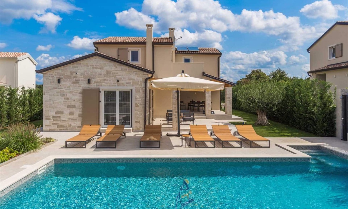Tar Villa | Villa with private hydro massage salt water pool close to beach