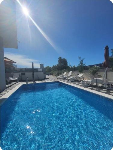 Srima Apartment | VillaELIAS - heated pool - jacuzzi-10 persons-boat tours - Luxury