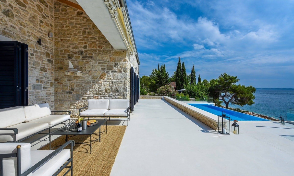 Zdrelac Villa | Welcome to the stunning Villa on the coast of the beautiful island of Pašman!