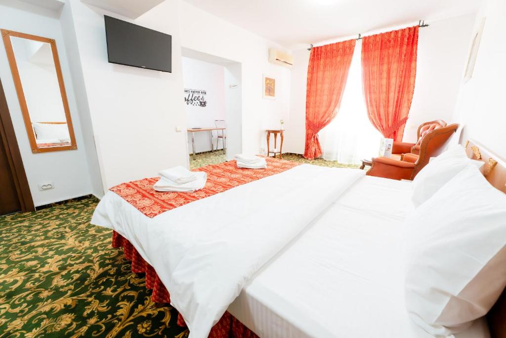 Militari Apartment | West Gate Studios