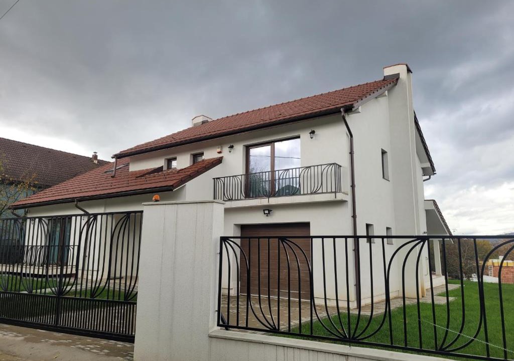 Baia-Sprie Villa | White House