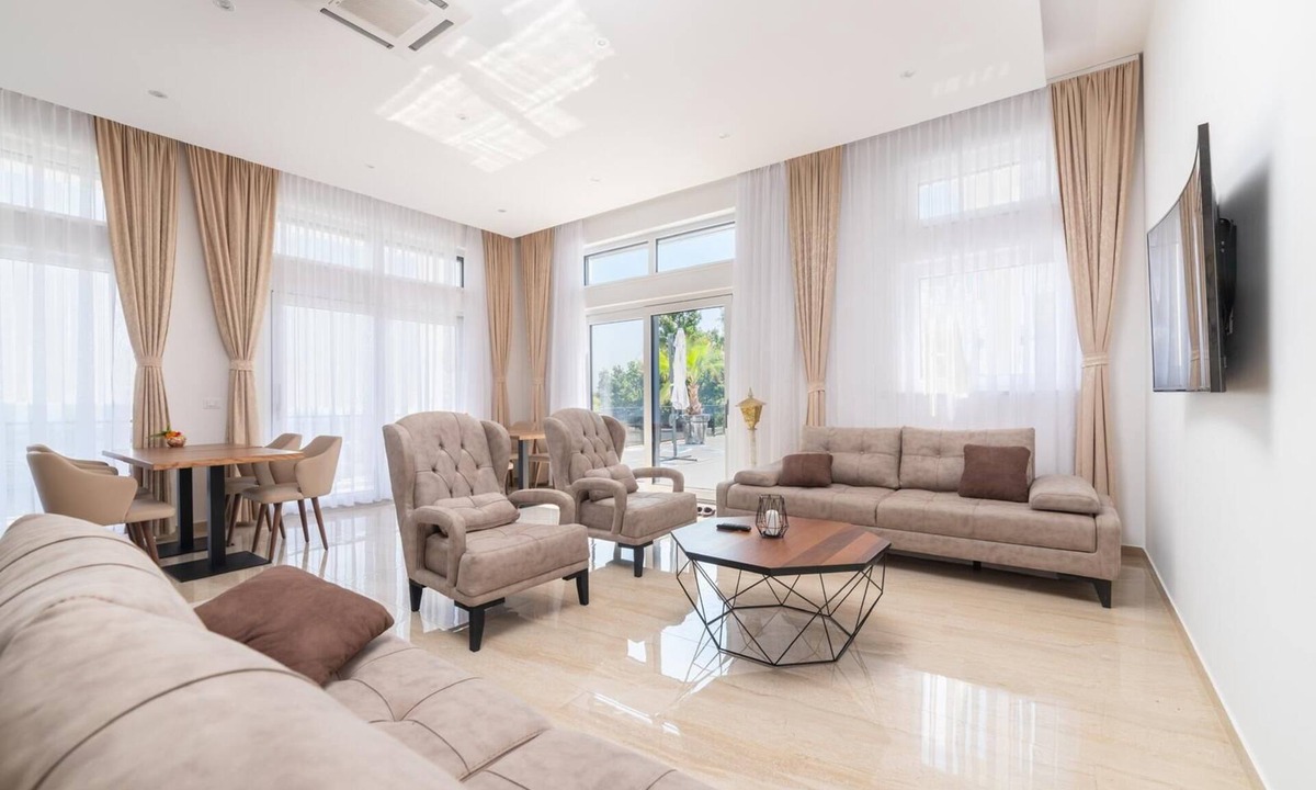 Pec Hotel | White House