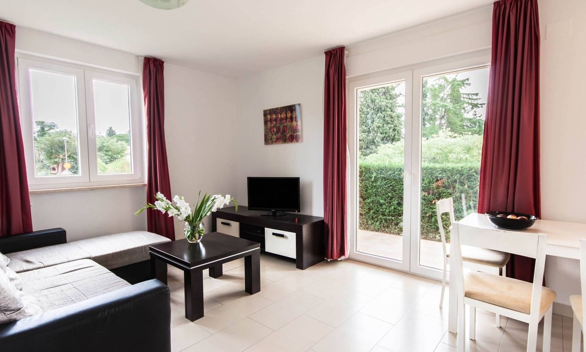 Monterol Apartment | Wohnung in Monterol mit Garten und Terrasse by Interhome