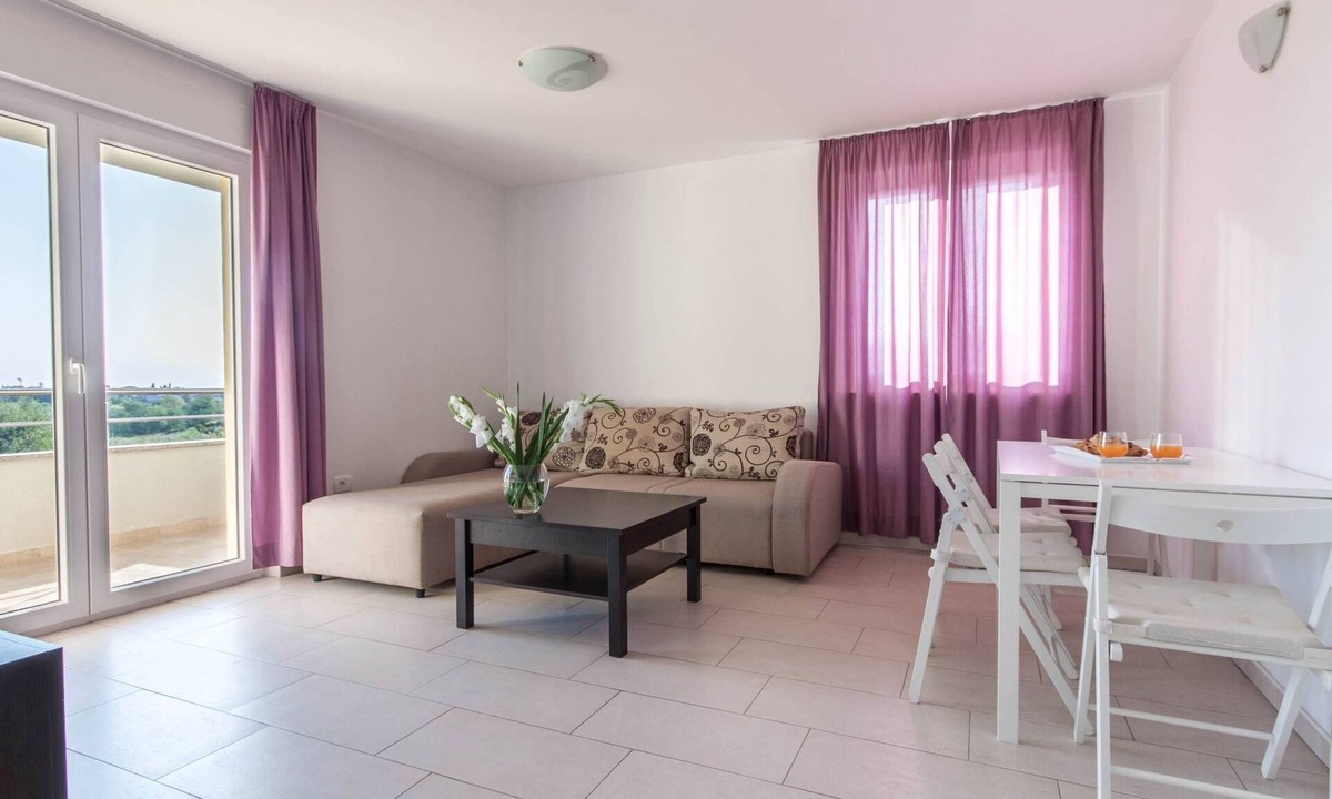 Monterol Apartment | Wohnung in Monterol mit Terrasse und Garten by Interhome