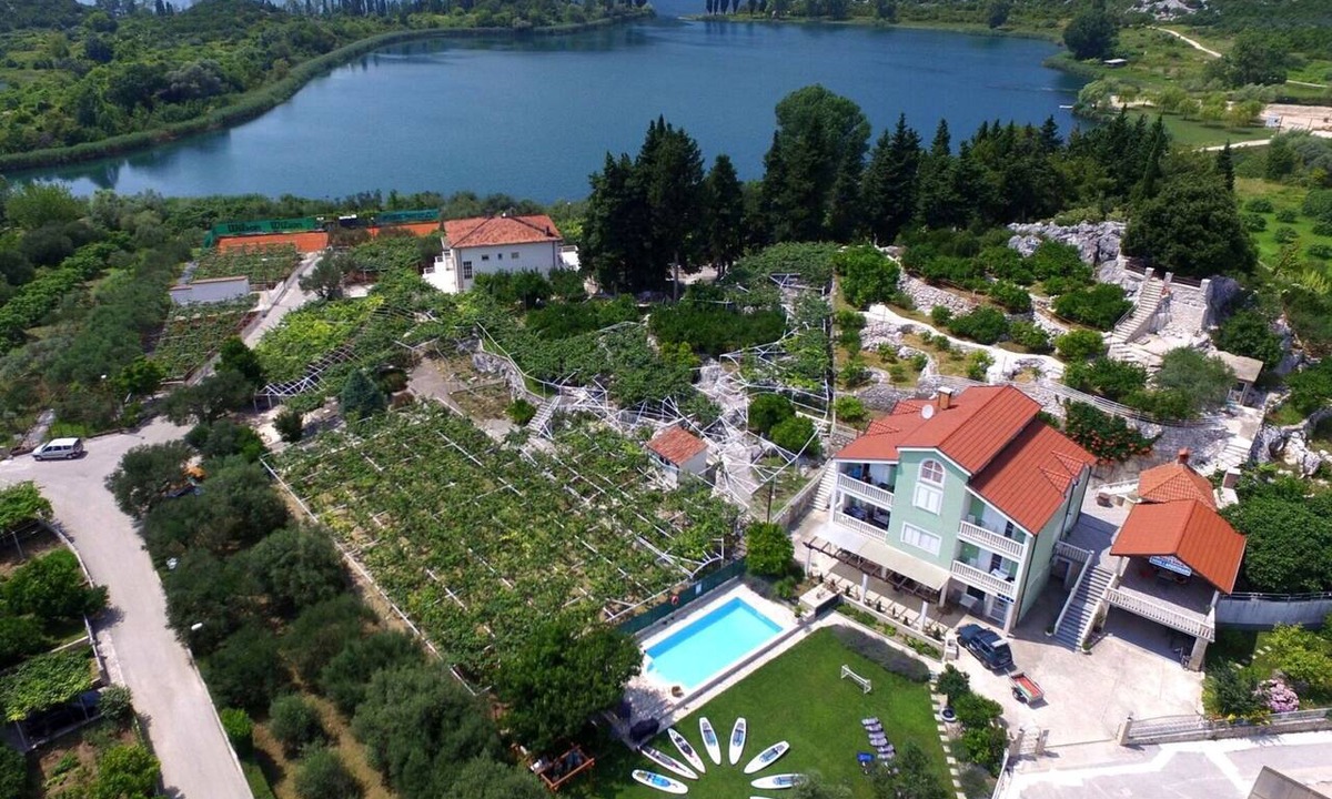 Peracko Blato House | Wonderful private villa for 25 guests with WIFI, pool, A/C, TV and patio