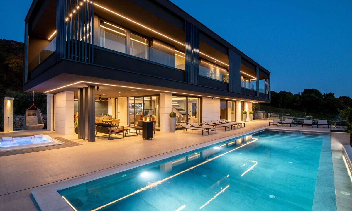 Brovinje Villa | Wonderful private villa with WIFI, hot tub, A/C, private pool, TV, terrace and panoramic view