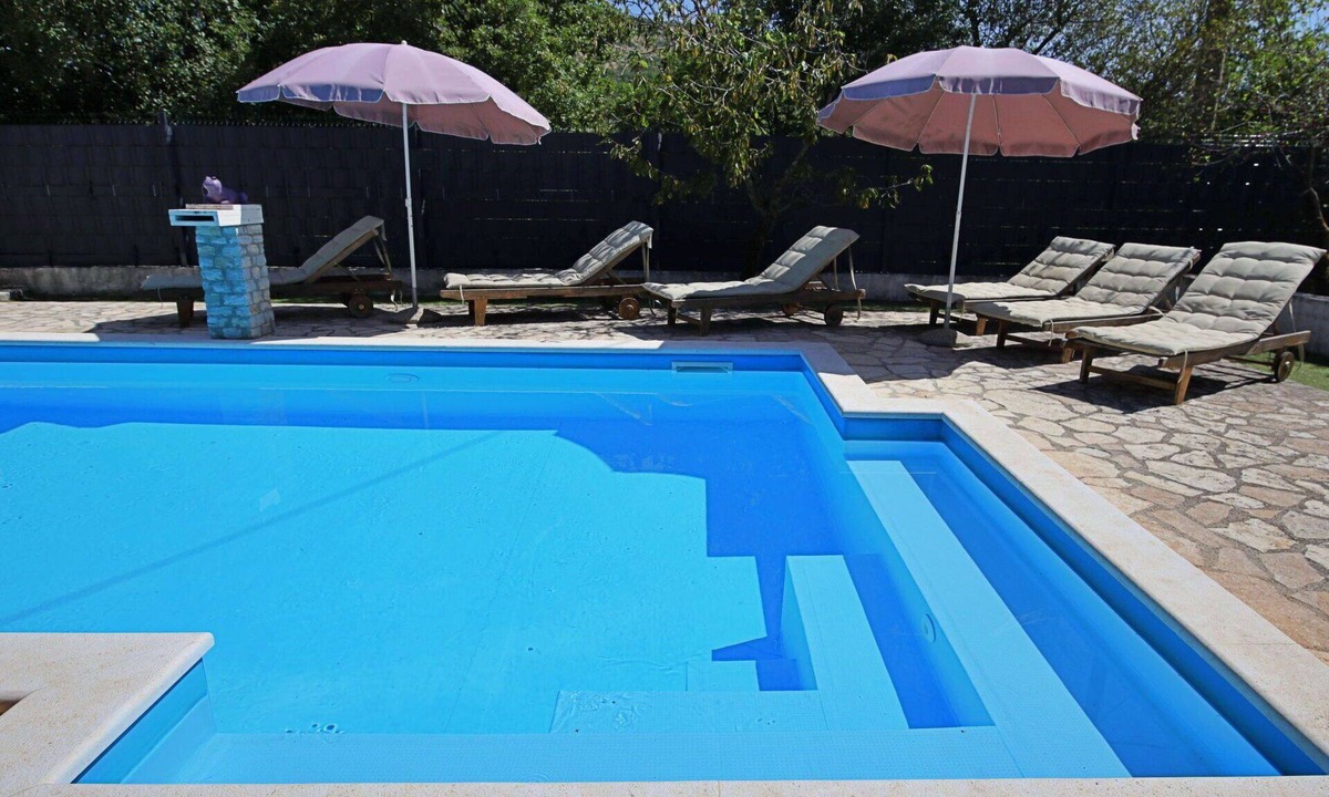 Labin House | Wonderful private villa for 7 guests with private pool, A/C, WIFI, TV, terrace and pets allowed