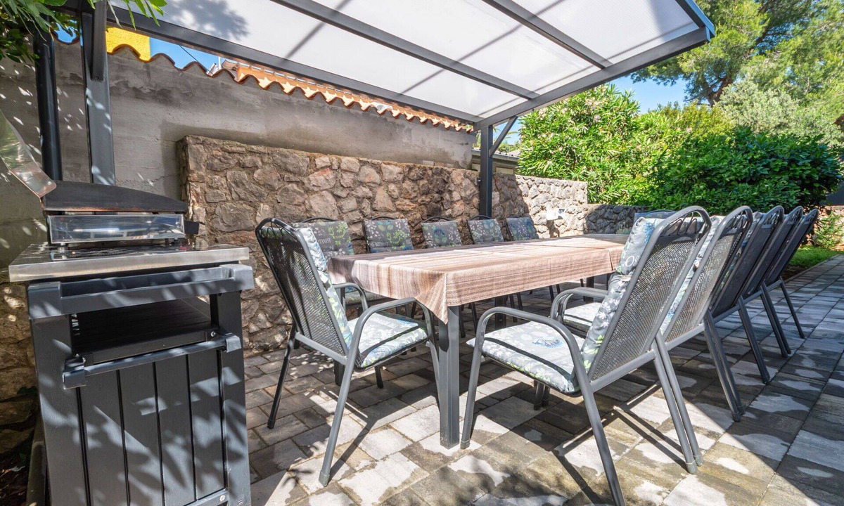 Artatore House | Wonderful private villa for 12 people with WIFI, hot tub, A/C, TV and patio