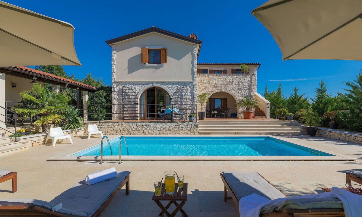 Cabrunici Villa | Wonderful private villa for 8 guests with WIFI, private pool, A/C, TV, terrace and pets allowed