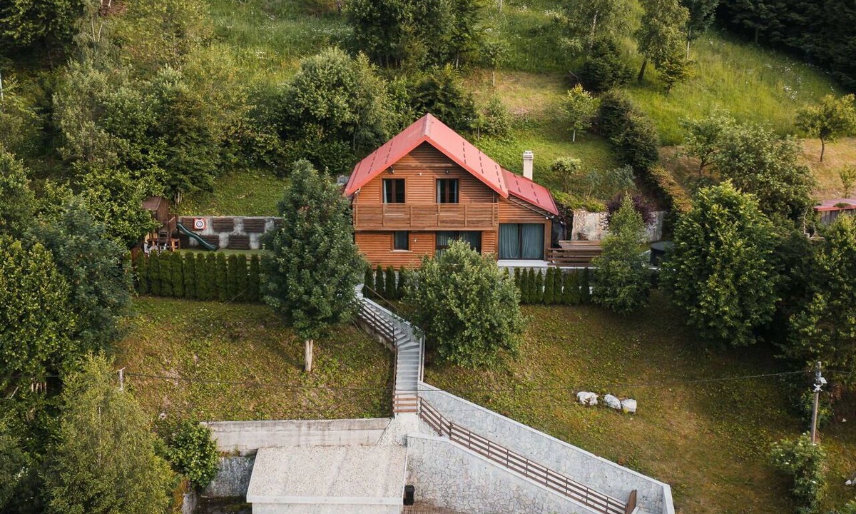 Fuzine Villa | Wonderful private villa for 8 guests with WIFI, hot tub, TV and patio