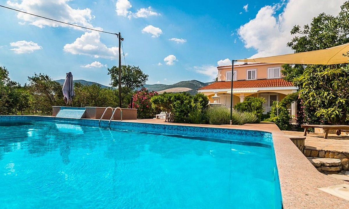 Rudine House | Wonderful private villa for 10 guests with private pool, A/C, WIFI, TV, terrace and pets allowed
