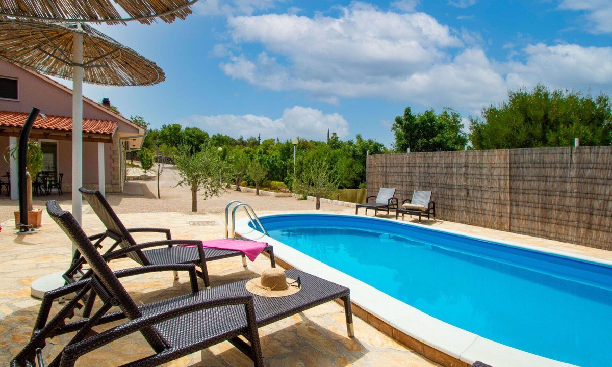Sibenik House | Wonderful private villa for 7 people with private pool, WIFI, A/C, TV and terrace