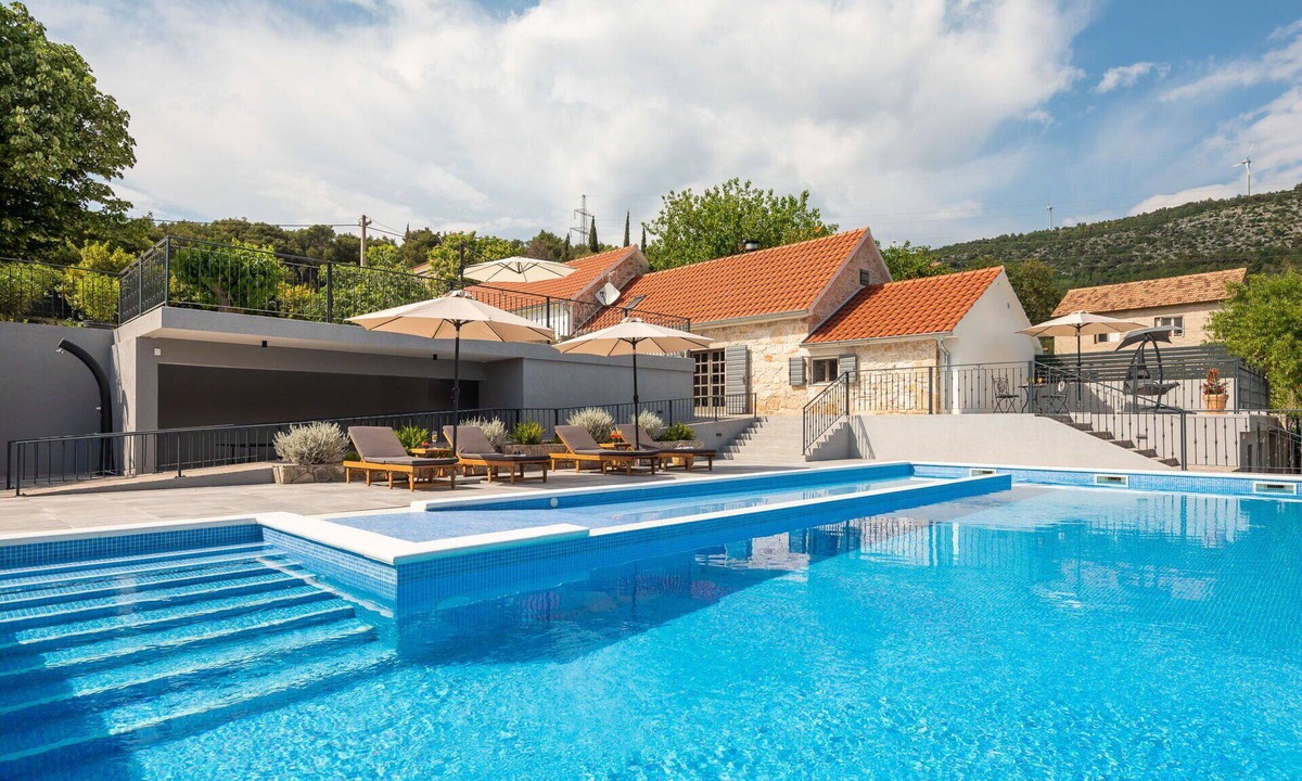 Sibenik House | Wonderful private villa with A/C, private pool, WIFI, TV, terrace, pets allowed and panoramic view