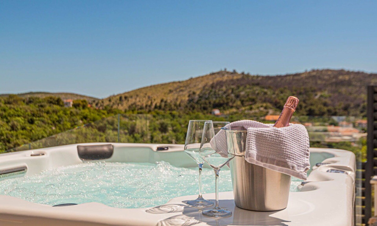 Zaton Villa | Wonderful private villa for 8 people with private pool, WIFI, A/C, hot tub, TV and terrace