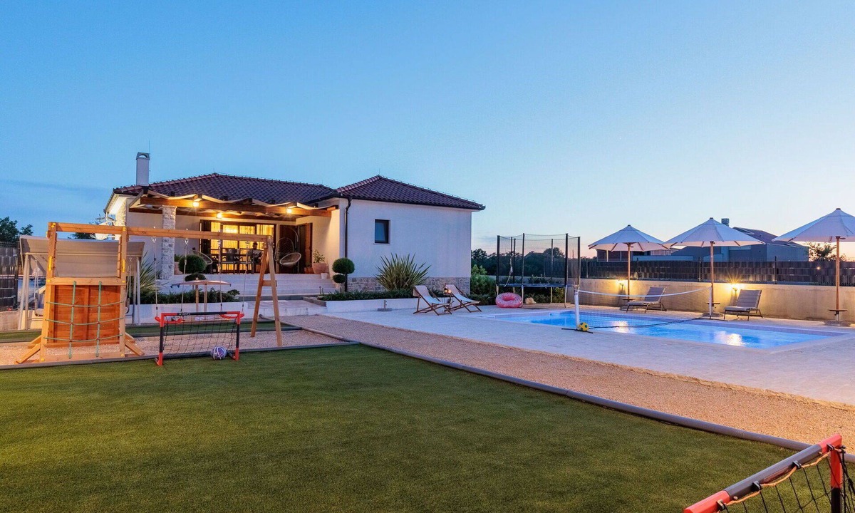 Lovinac House | Wonderful private villa for 6 guests with private pool, WIFI, A/C, TV and patio