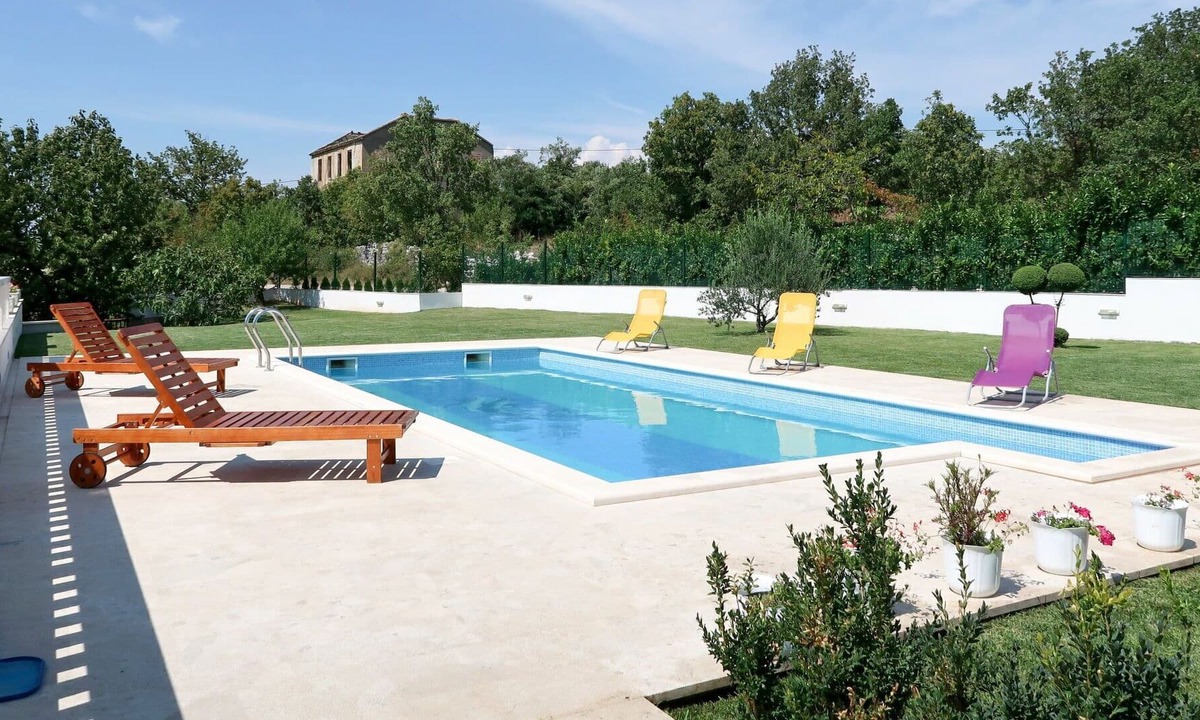 Nova Sela House | Wonderful private villa with WIFI, A/C, private pool, TV, terrace, pets allowed and parking