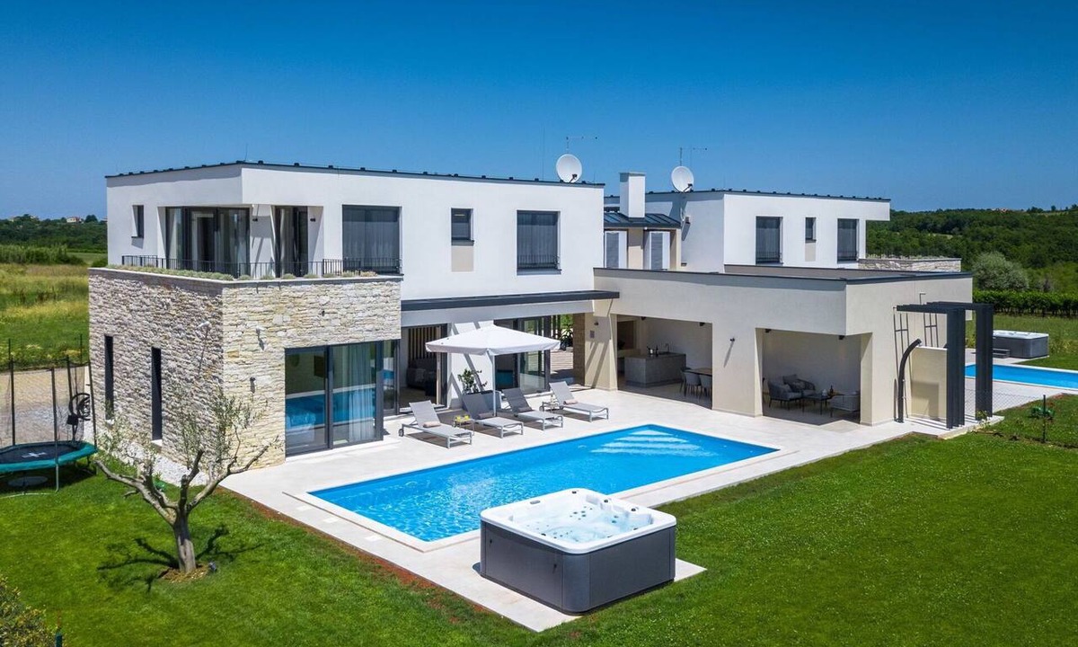 Nova Vas Villa | Wonderful private villa with WIFI, hot tub, A/C, private pool, TV, terrace and pets allowed