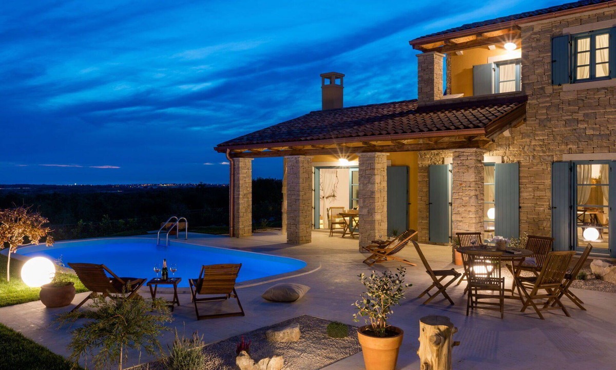 Vardica House | Wonderful private villa with hot tub, WIFI, private pool, A/C, TV, patio and pets allowed