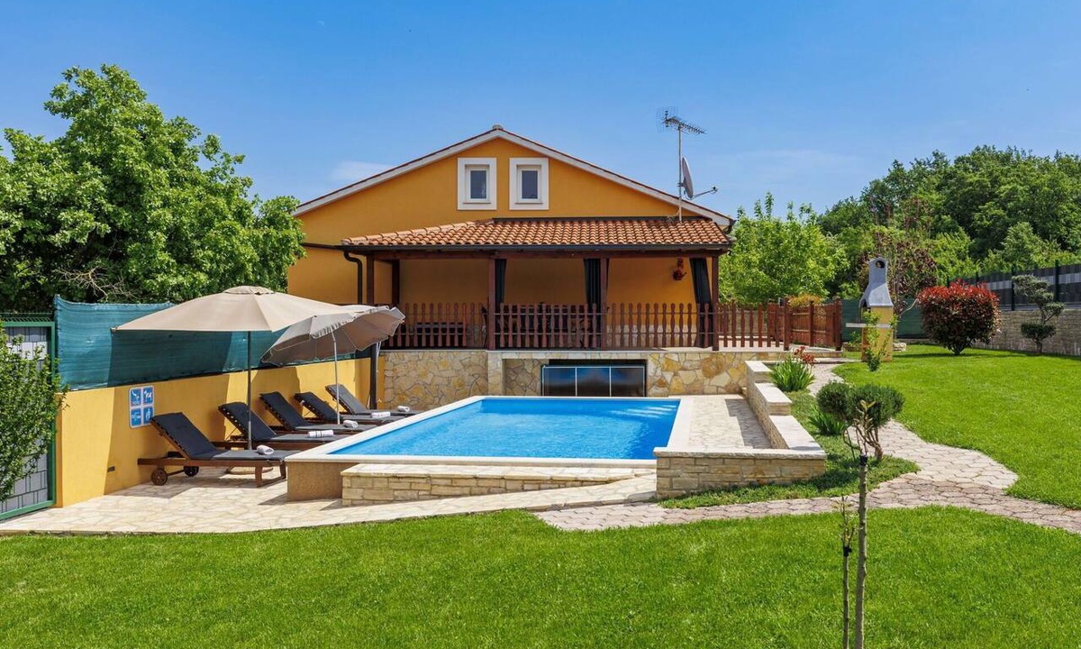 Rakotule House | Wonderful villa for 5 people with A/C, private pool, WIFI, TV, terrace and pets allowed