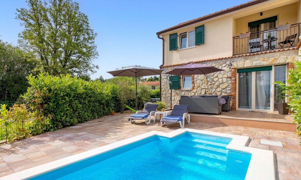 Sveti Vid Dobrinjski House | Wonderful villa for 6 guests with A/C, hot tub, WIFI, private pool, TV, terrace and pets allowed