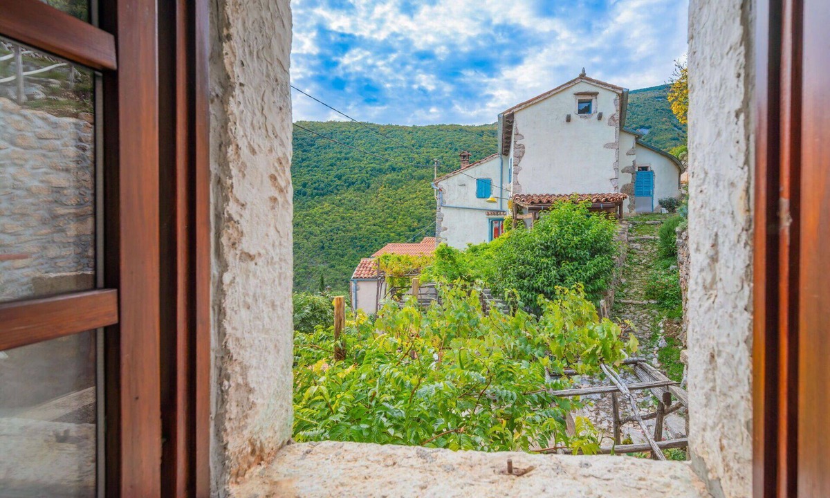 Sucici House | Wonderful villa for 6 people with WIFI, A/C, TV, terrace and panoramic view