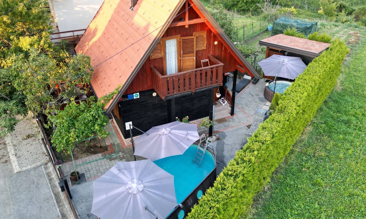 Gornja Stubica House | Wooden house in Zagorje with jacuzzi, sauna, pool, barbecue, and scenic views