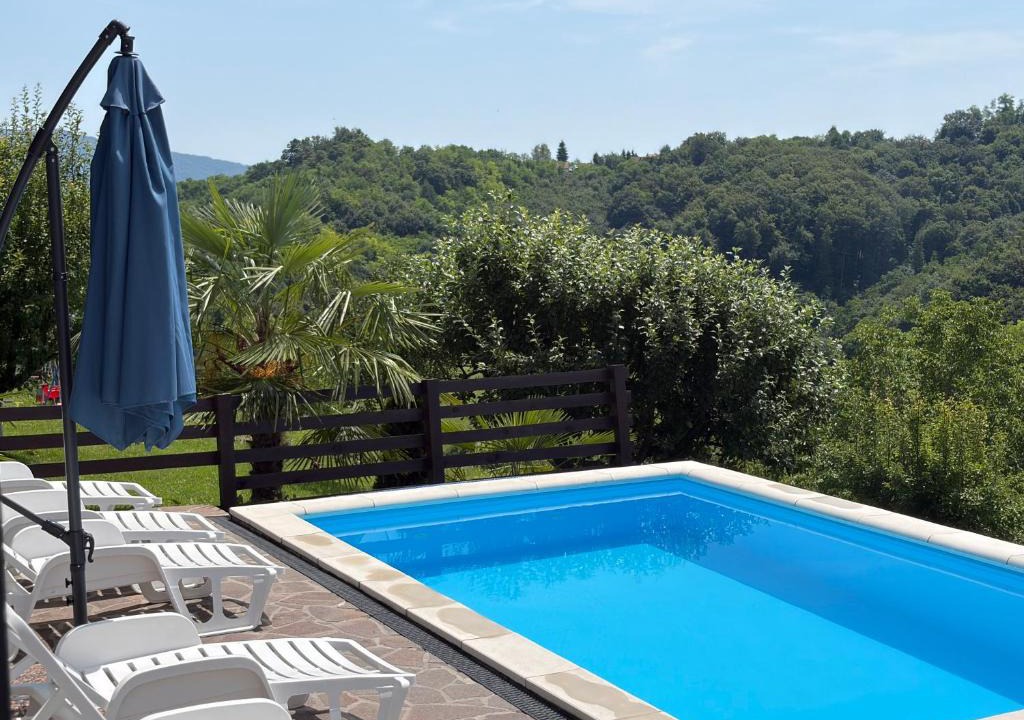 Kupljenovo House | Wooden House with Pool near Zagreb by Destination Green Croatia