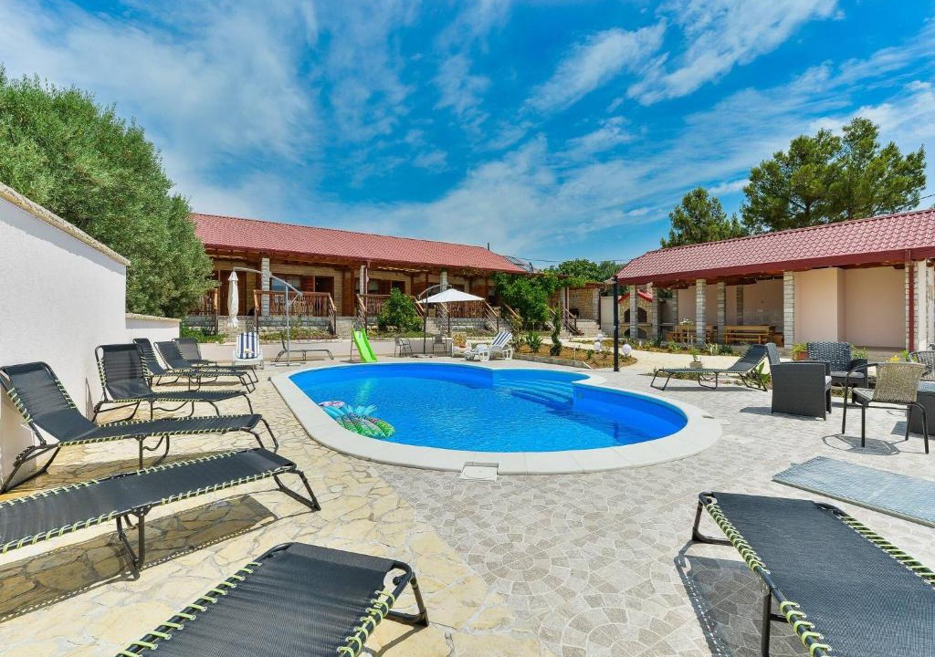 Kakma House | Xxl Holiday House Ana With Pool For 20 People