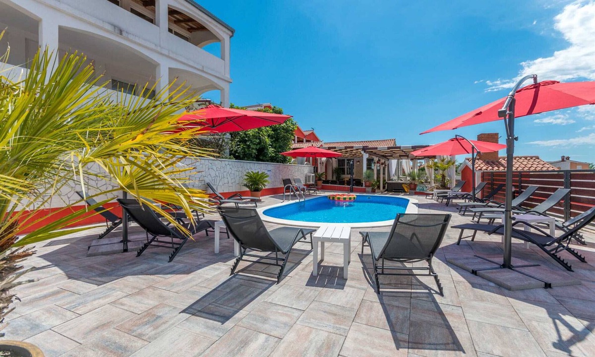 Sveti Filip i Jakov Villa | XXXL Villa Ancora with heated pool and jacuzzi, for 24 guests