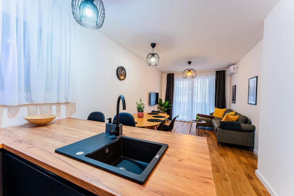 Novi Zagreb Apartment | Zagreb 137 - 2 Bedrooms - Parking - 2 Loggia - New - Apartment - Flexible Keybox Entry - Modern - Monthly Rent - WiFi