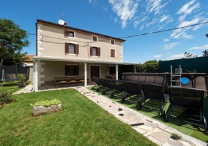 150 m² Villa ∙ 4 bedrooms ∙ 9 guests