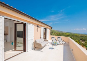 250 m² House ∙ 3 bedrooms ∙ 8 guests in Vrsine