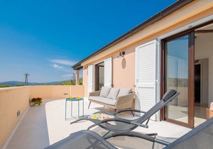 250 m² House ∙ 3 bedrooms ∙ 8 guests in Vrsine