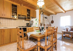 3 bedroom beach front home in Vir