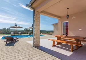 4 bedroom accommodation in Debeljak