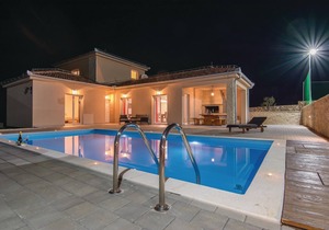 4 bedroom accommodation in Debeljak