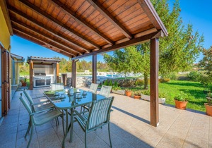 4 bedroom accommodation in Presika in Presika