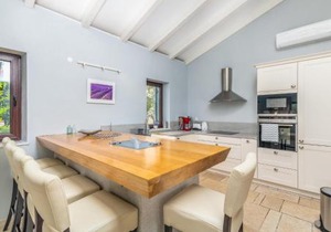 4 Bedroom Cozy Home In Linardici