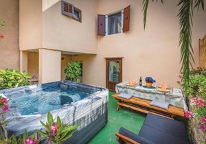 Amazing Home In Kruncici With Jacuzzi in Krunčići