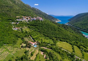 Apartment ∙ 2 bedrooms ∙ 4 guests in Plomin Luka
