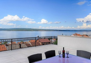Apartment Queens II with Sea View in Selce