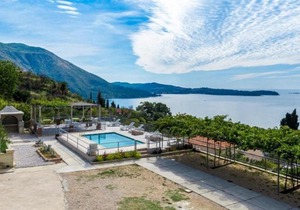 apartments klis -two-bedroom apartment with terrace in Mlini