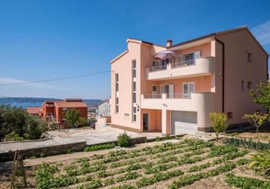 Apartments with parking space Kastel Stari, Kastela - 19740 in Kastel Stari